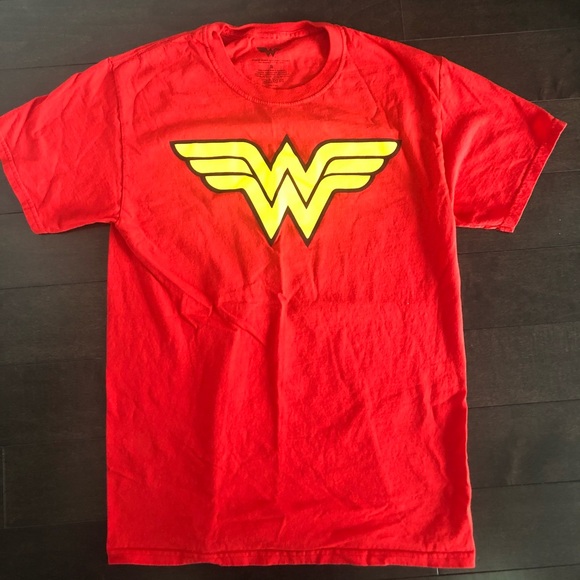 Wonder Woman tshirt - Picture 1 of 2